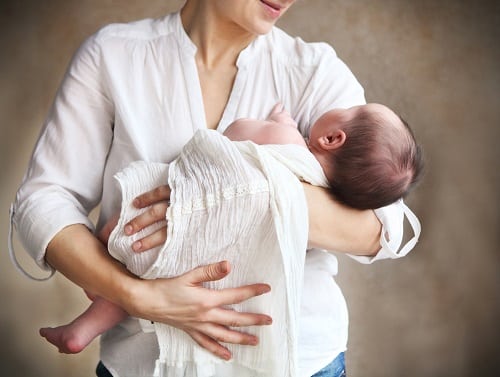 How To Hold a Baby: 4 Safe Positions Videos & Pictures Guide – Baby ...